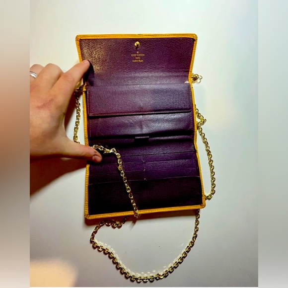 Louis Vuitton EPI wallet Crossbody - Picture 2 of 3